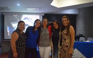 De izquierda a derecha: Karla Salazar, Andrea Montero, Alejandra Villalobos de Faico, Lourdes Gómez de Tactik y Magaly Cordero de Faico.