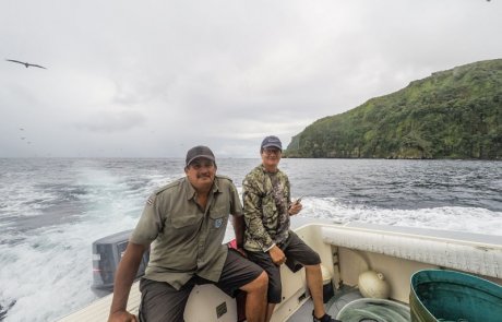 Investigación y conservación de tiburones migratorios del Parque Nacional Isla del Coco